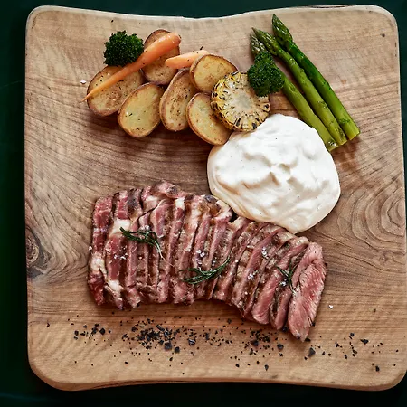 미코니안 코랄리 흘래&샤토